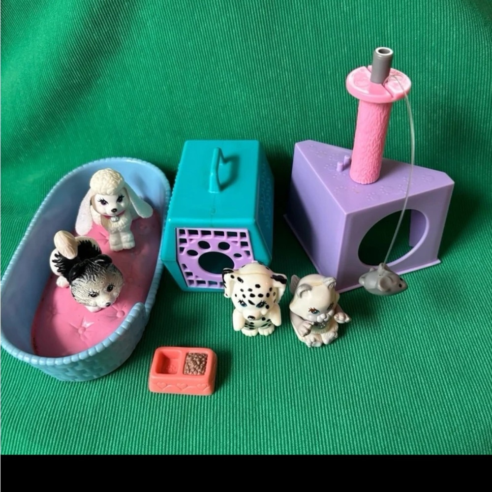 1990’s LPS kenner animal lot Poodle Husky dog  Bed Dalmatian & Carrier & Cat